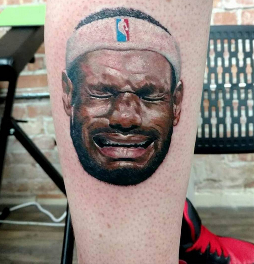 Tatuaje de &apos;Crying LeBron&apos; para mofarse de LeBron James