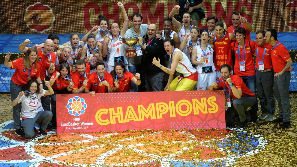 La seleccin femenina de baloncesto celebra el oro en el Eurobasket
