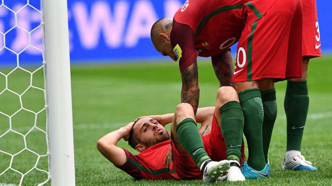 Bernardo Silva, en el suelo tras lesionarse frente a Nueva Zelanda.