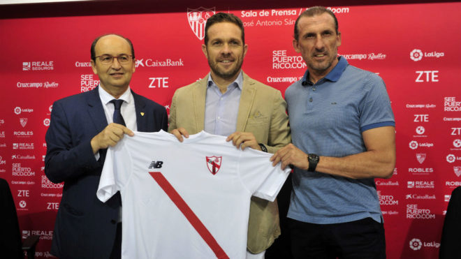 Castro, Tevenet y Arias, en la presentacin del entrenador.