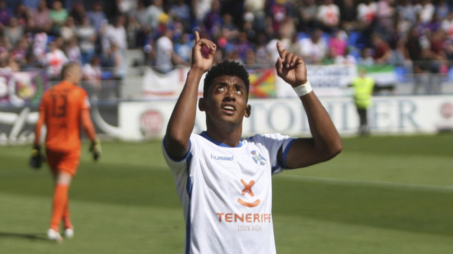 Lozano celebra un gol con la camiseta del Tenerife