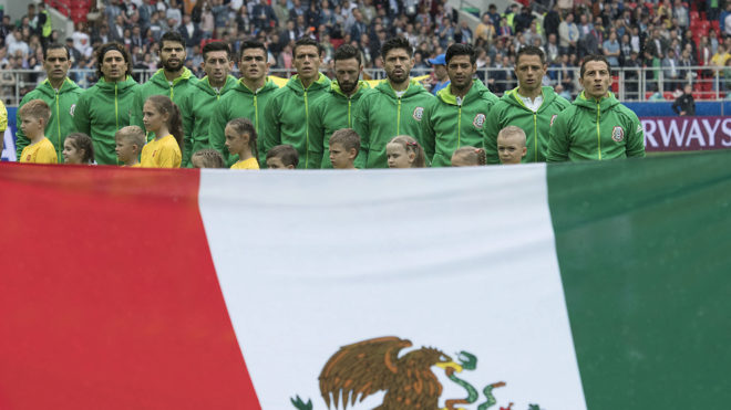 Los jugadores mexicanos, antes de empezar el partido contra Portugal.