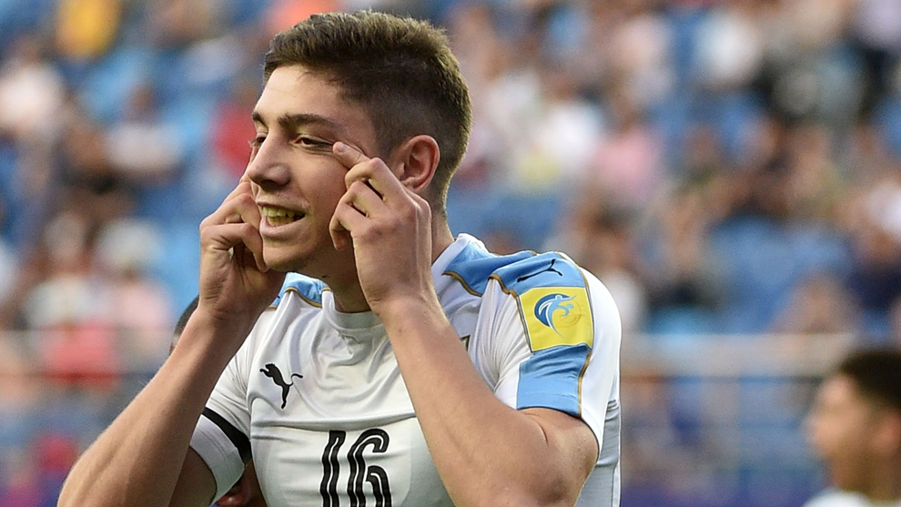 Federico Valverde (18), celebra una anotacin durante el Mundial...