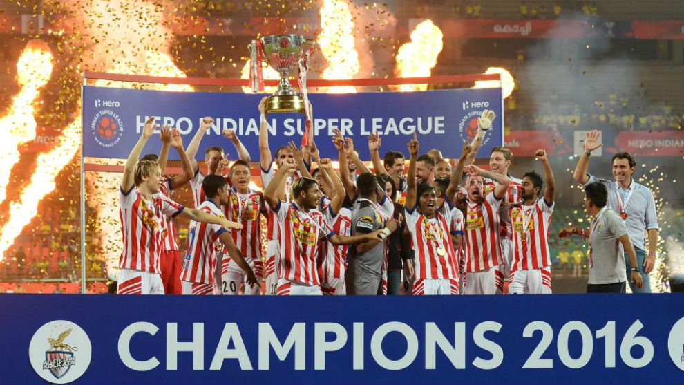 Los jugadores del Atltico de Kolkata, festejando la conquista de la...