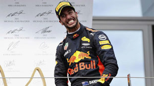 Ricciardo celebra su tercer puesto en Austria.