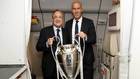 Florentino Y Zidane, con la Copa de Europa en el vuelo de regreso de...
