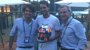 Carlos Sainz Jr, Rafa Nadal y Carlos Sainz, en Wimbledon