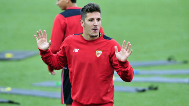 Jovetic, en un entrenamiento del Sevilla la pasada temporada.