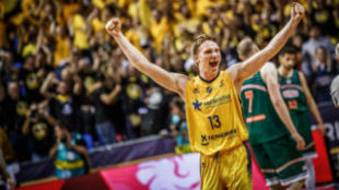 Grigonis celebra la consecucin de la Basketball Champions League