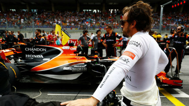 Alonso, fuera de su monoplaza durante el pasado GP de Austria.