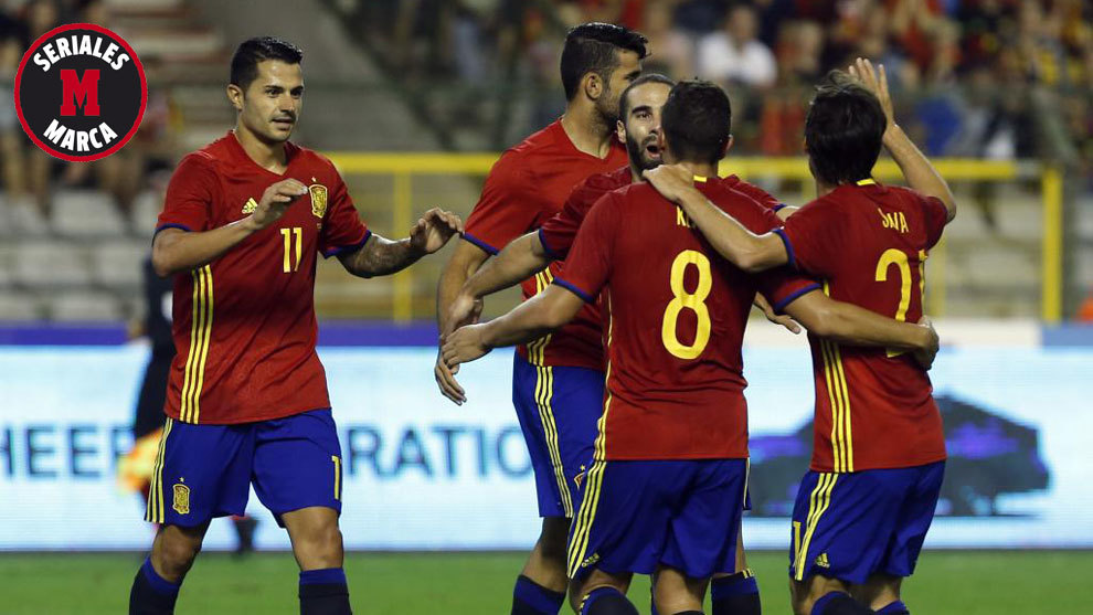 Vitolo, Costa, Carvajal, Koke y Silva celebran un gol de Espaa.