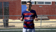 Dani Romera posa con la camiseta del Barcelona