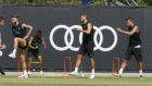 Sergio Ramos, durante el entrenamiento junto a lvaro Morata y Theo...