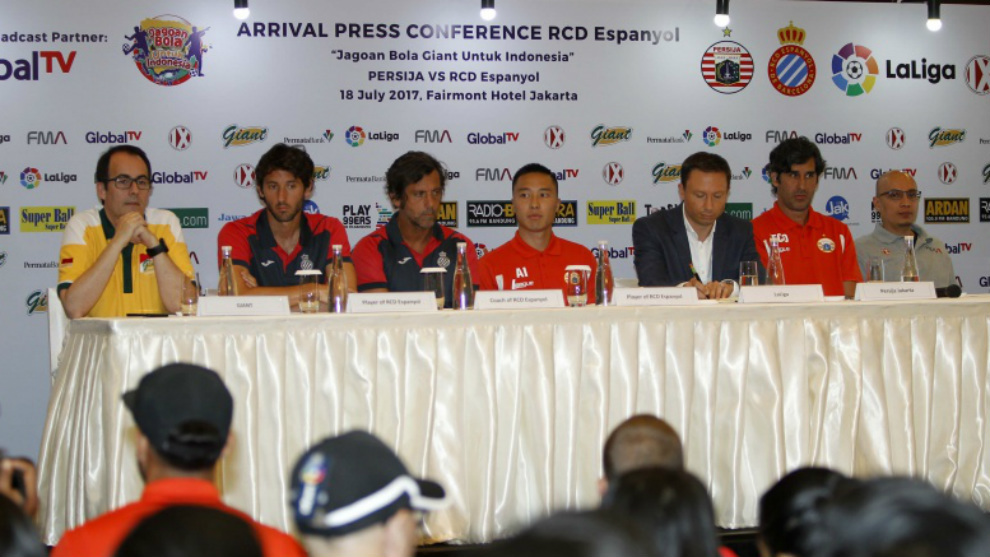 La rueda de prensa de bienvenida del Espanyol en Indonesia.