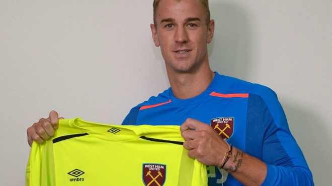 Hart posa con la camiseta del West Ham.