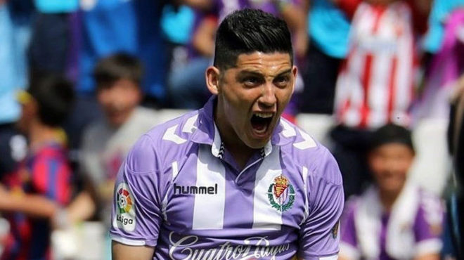 Espinoza celebra un gol con el Valladolid.
