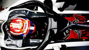 Romain Grosjean prueba el 'halo' en el pasado GP de Brasil.
