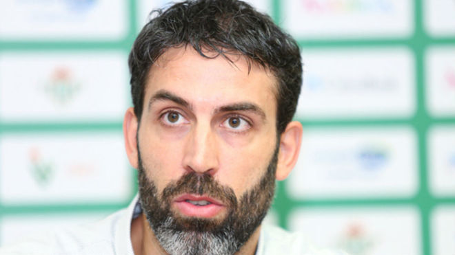 Berni Rodrguez (37), anunciando su decisin de abandonar el Betis.