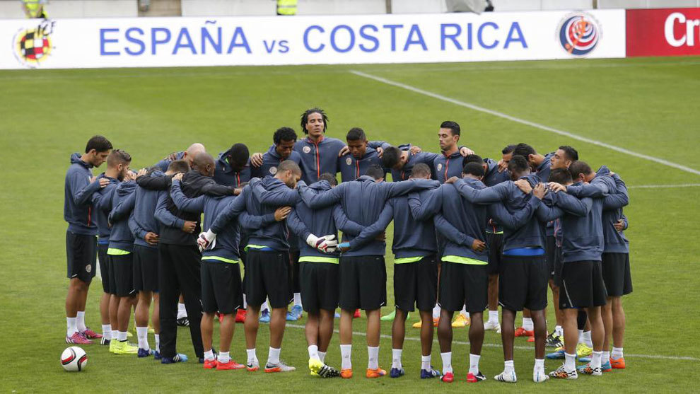 Los jugadores de Costa Rica, en el entrenamiento previo al amistoso...