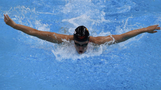 Mireia Belmonte, nadando los 200 m mariposa