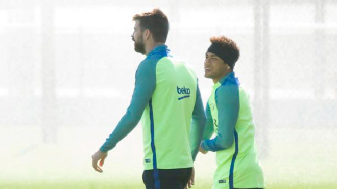 Neymar y Piqu, en un entrenamiento.
