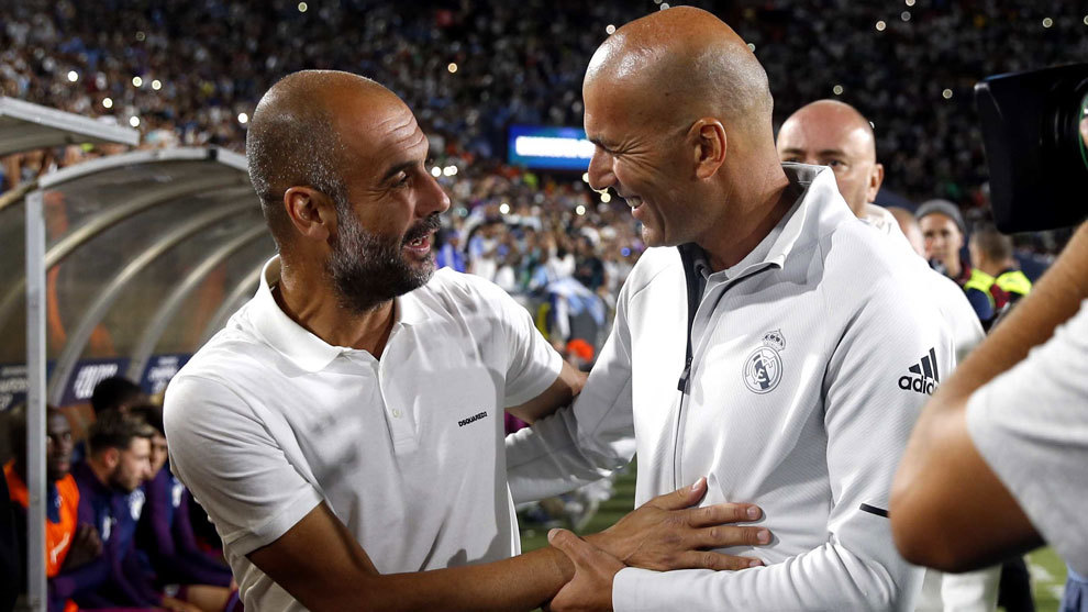 Guardiola y Zidane se saludan en la previa del partido en Los ngeles