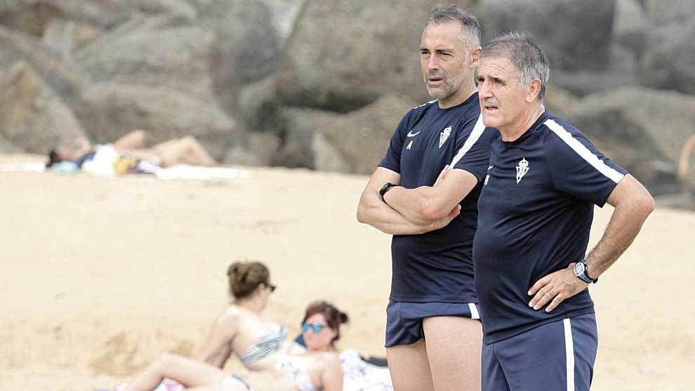Herrera y su segundo ngel Rodrguez este jueves en la playa de La...