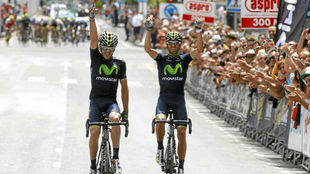 Ion Izaguirre y Alejandro Valverde llegando a meta en el Campeonato de...