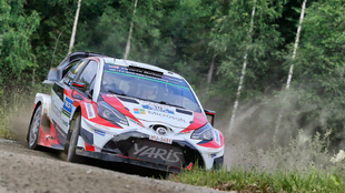 Los Yaris WRC siguen marcando el ritmo sobre los tramos de casa