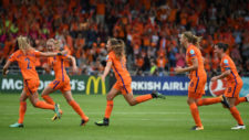 Las jugadoras de Holanda celebran un gol ante Suecia.