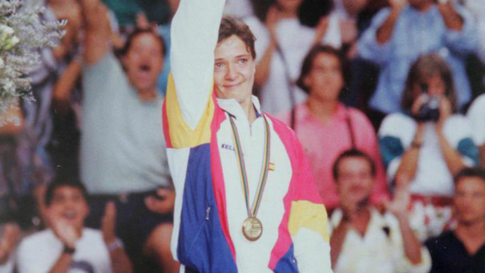 Miriam Blasco saluda con su medalla de oro en el podio de Barcelona 92