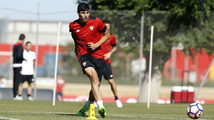 Diego Gonzlez durante un entrenamiento del Sevilla.