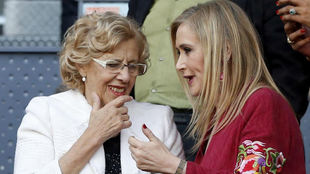 Manuela Carmena, alcaldesa de Madrid y Cristina Cifuentes, presidenta...