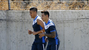 Duarte (28), junto a Prez (28) en un entrenamiento del Espanyol