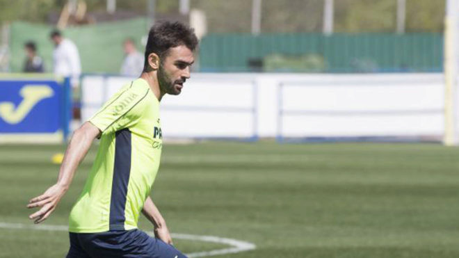 Adrin en un entrenamiento con el Villarreal.