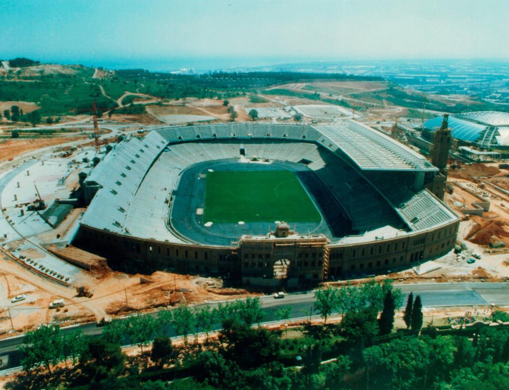 Estadio Olmpico de Barcelona durante las obras para los Juegos...