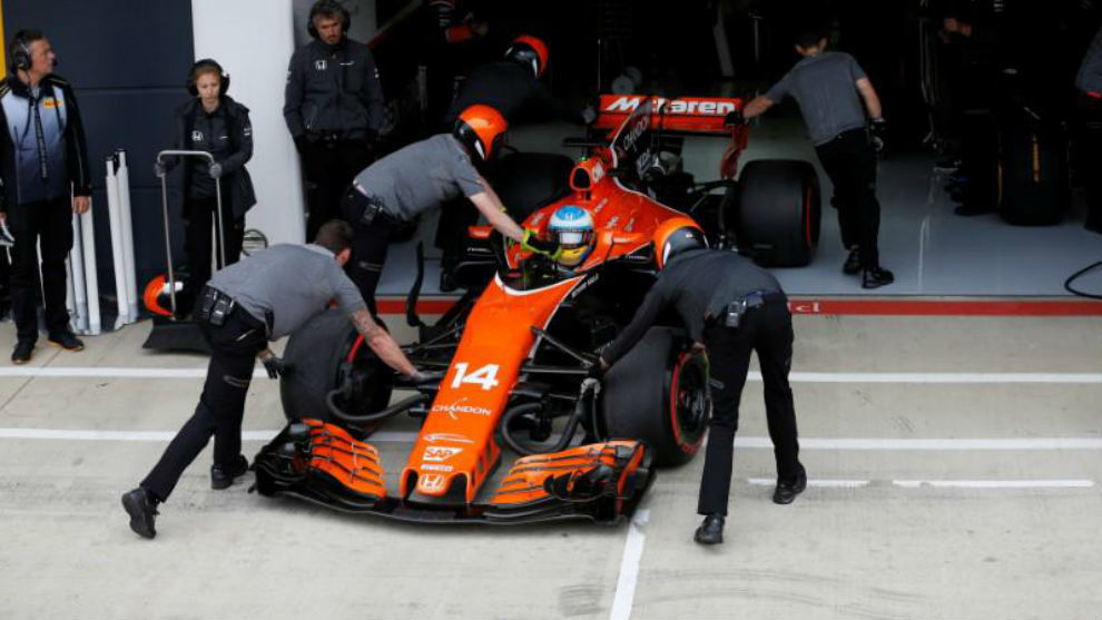 Alonso, en su McLaren en Silverstone