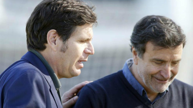Mateu y Alesanco dialogan en la Ciudad Deportiva de Paterna.