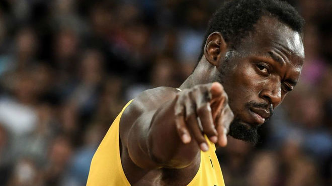 Usain Bolt realiza un gesto a cmara antes de la final de 4x100.