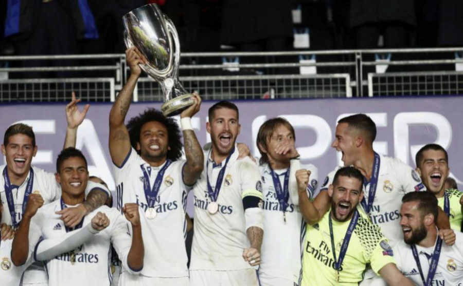 Marcelo alza la Supercopa de Europa