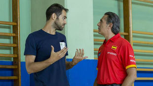 Jos Manuel Caldern, charlando con Sergio Scariolo.