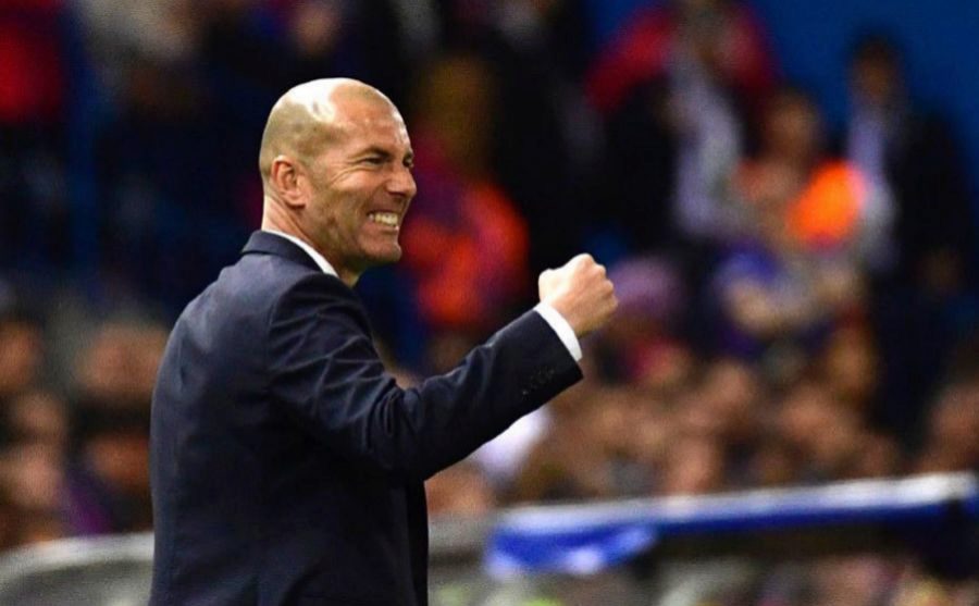 Zidane, celebrando un gol con el Madrid