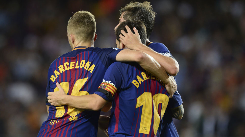 Deulofeu, Messi y Sergi Roberto celebran el 1-0 del Barcelona