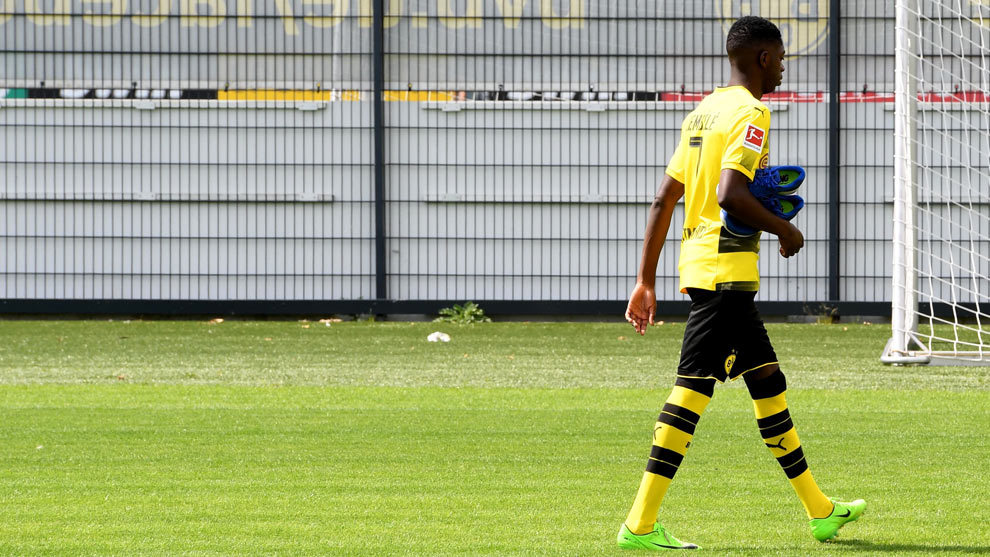 Dembele abandona un entrenamiento del Borussia Dortmund.