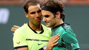 Nadal y Federer se saludan
