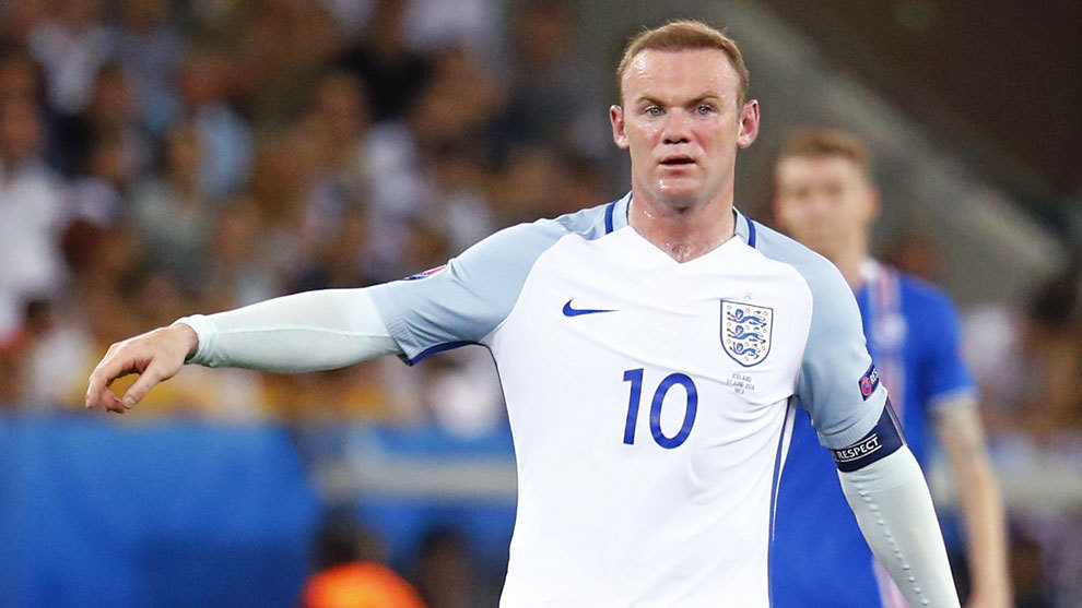 Wayne Rooney en un partido de la Eurocopa 2016 con Inglaterra.