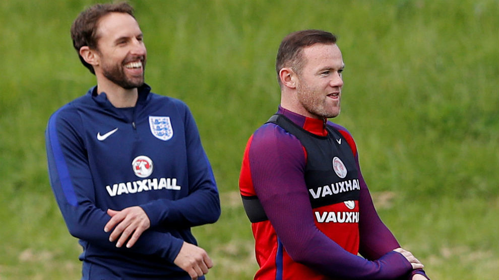 Wayne Rooney y Gareth Southgate, en un entrenamiento de Inglaterra.
