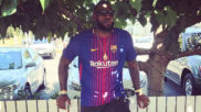 LeBron posa con la camiseta del Barcelona