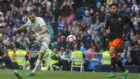 Benzema anota un tanto ante el Valencia