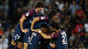 Los jugadores del PSG celebran un gol durante un partido de la Ligue1.